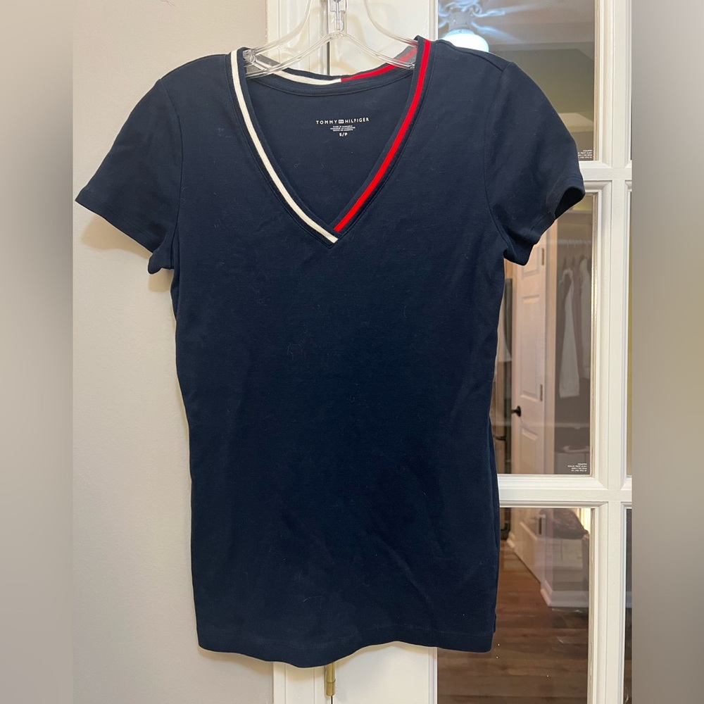 Tommy Hilfiger Navy V-Neck Tee with Red and White Trim Sz S EUC